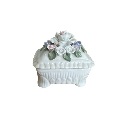 Vintage Handcrafted Porcelain Trinket Box With Floral Lid Design Ivory Rose - Picture 3 of 8